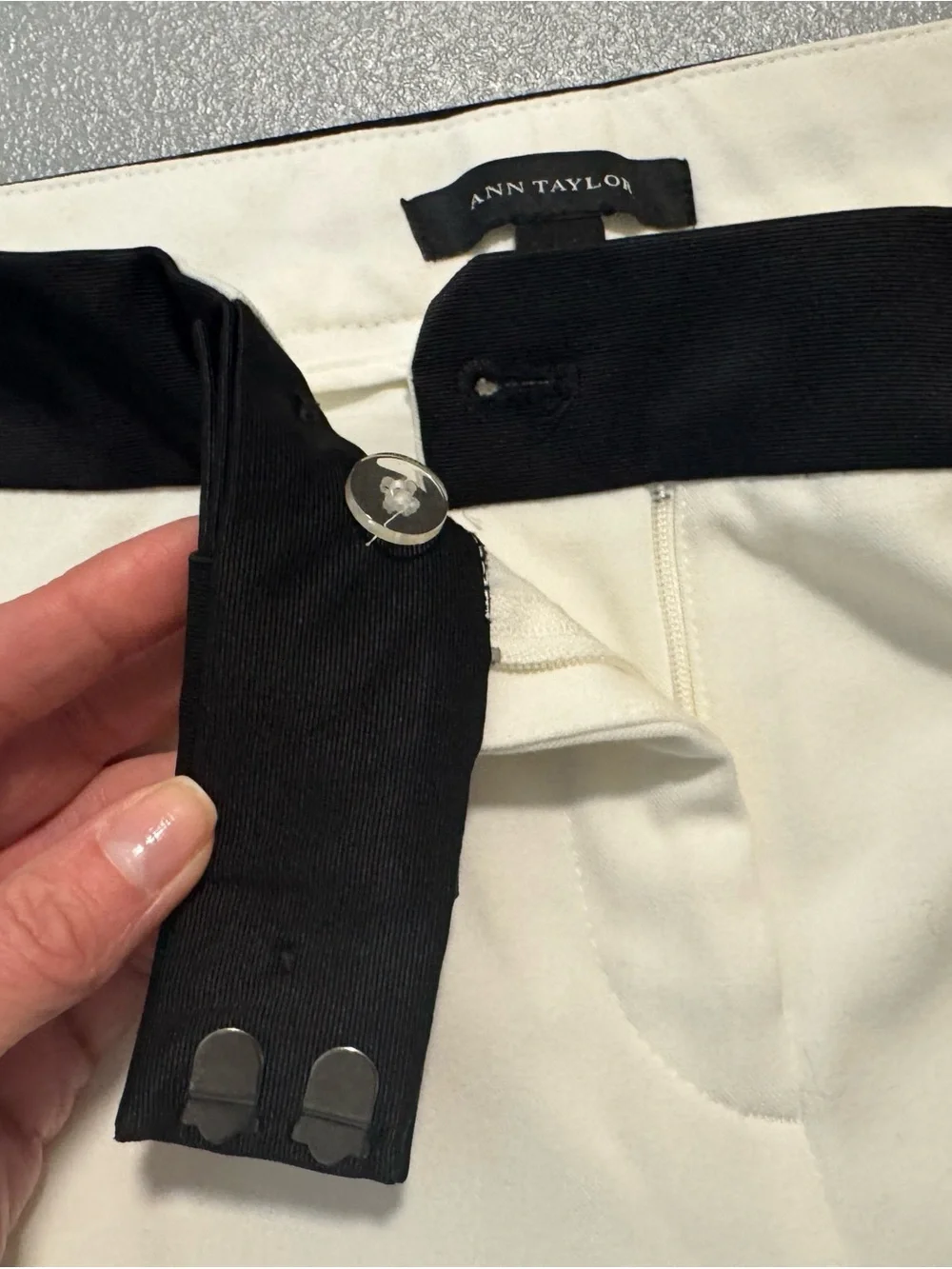 Ann Taylor Ivory Black Grosgrain Bow Waistband Trousers Pants Size 2